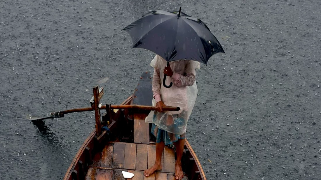 সারা দেশে বৃষ্টির আভাস, তাপমাত্রা নিয়ে সতর্কবার্তা